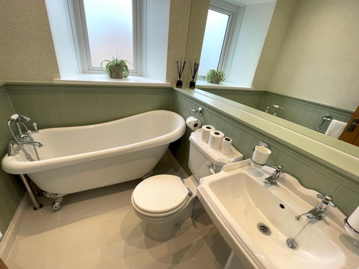 Pass The Keys Beautifully Presented 3Br Luxury Apartment Kirkcudbright Bagian luar foto